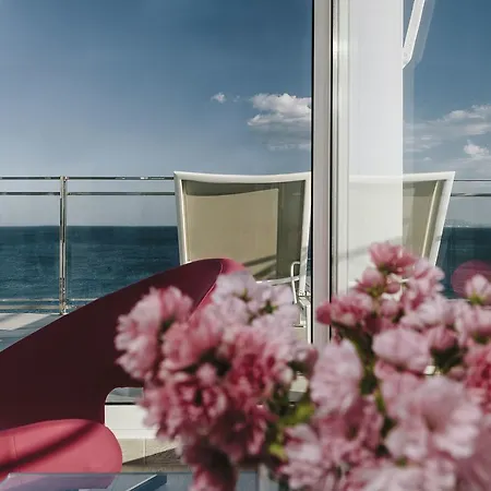 Maritim Roses